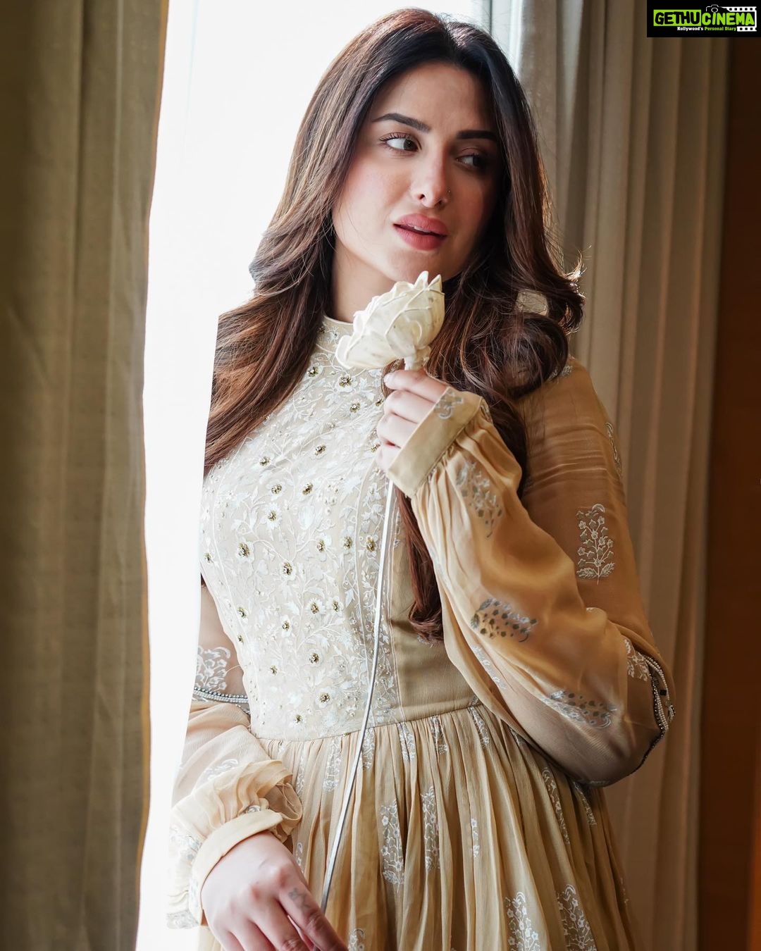 Mahira Sharma Instagram - faith 🍂 #lehmberginni Outfit : @ranasjaipur 📸 : @i.parasbains @iabhibains Earings : @shillpapuriidesignerjewellery Styling : @akansha.27 @tiara_gal @entertainmenttleo9 @stylebypriyankaa @puneet_makeovers