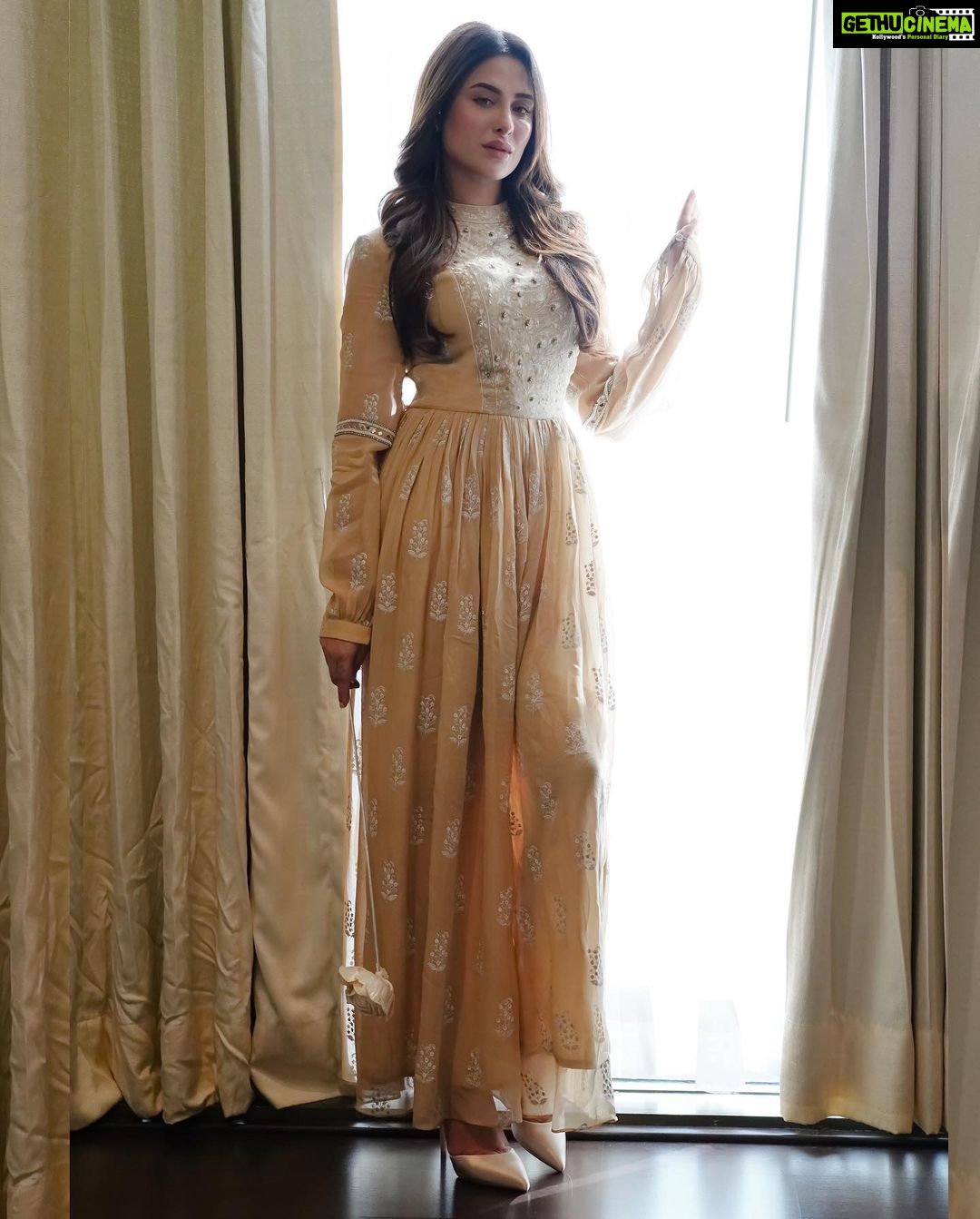 Mahira Sharma Instagram - faith 🍂 #lehmberginni Outfit : @ranasjaipur 📸 : @i.parasbains @iabhibains Earings : @shillpapuriidesignerjewellery Styling : @akansha.27 @tiara_gal @entertainmenttleo9 @stylebypriyankaa @puneet_makeovers