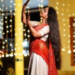 Malavika Krishnadas Instagram - 🌚✨ . Mehendi : @brownhue_mehendi Outfit : @byhand.in Styling : @sabarinathk_ PC: @bhavinesh_bharathan Nails : @ftv_salon_thrissur