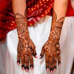 Malavika Krishnadas Instagram - 🌚✨ . Mehendi : @brownhue_mehendi Outfit : @byhand.in Styling : @sabarinathk_ PC: @bhavinesh_bharathan Nails : @ftv_salon_thrissur