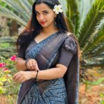 Malavika Krishnadas Instagram – Dasappo!! Enne sherikkum onnu shredhiche.. Ente perumaatathil enthengilm pandhiked undo nnu onnu nokkike 🌚❤️
.
PC: Amma🥸❤️