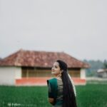 Malavika Krishnadas Instagram - 💚🍃 . PC: @febin_c_v 📸 @febin_photography_ Saree : @ar_handlooms_kuthampully . #saree #sareelove #sareefashion #traditional #traditionalwear #kerala #malavikakrishnadas