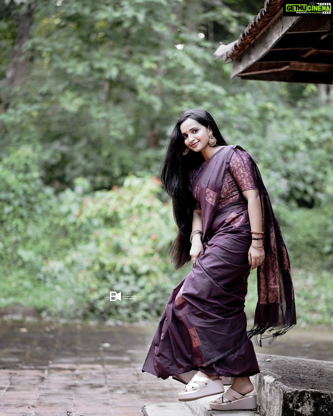 Malavika Krishnadas Instagram - Elegance Series ✨🙈 . . PC: @bhavinesh_bharathan ✨