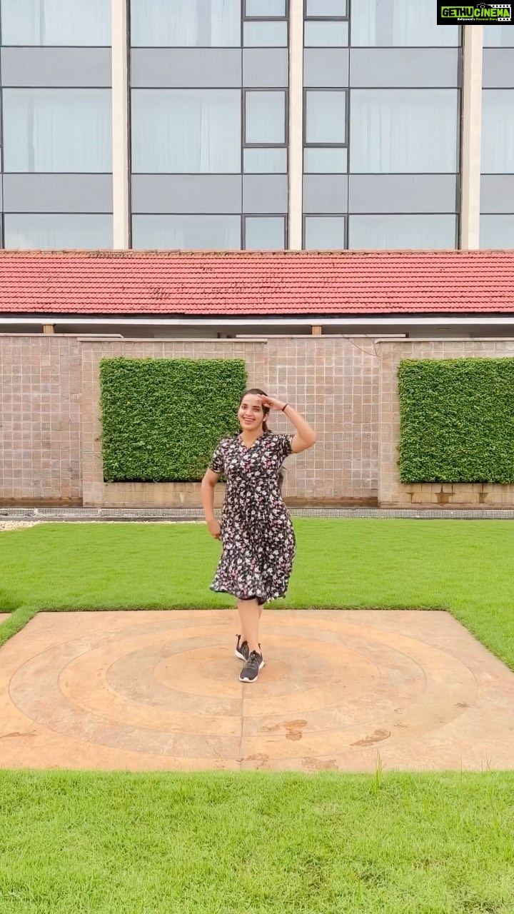 Malavika Krishnadas Instagram - It’s the time to disco 🕺🏻🪩 ✨ . Inspired by @jagritigemini_15 ♥️ #itsthetimetodisco