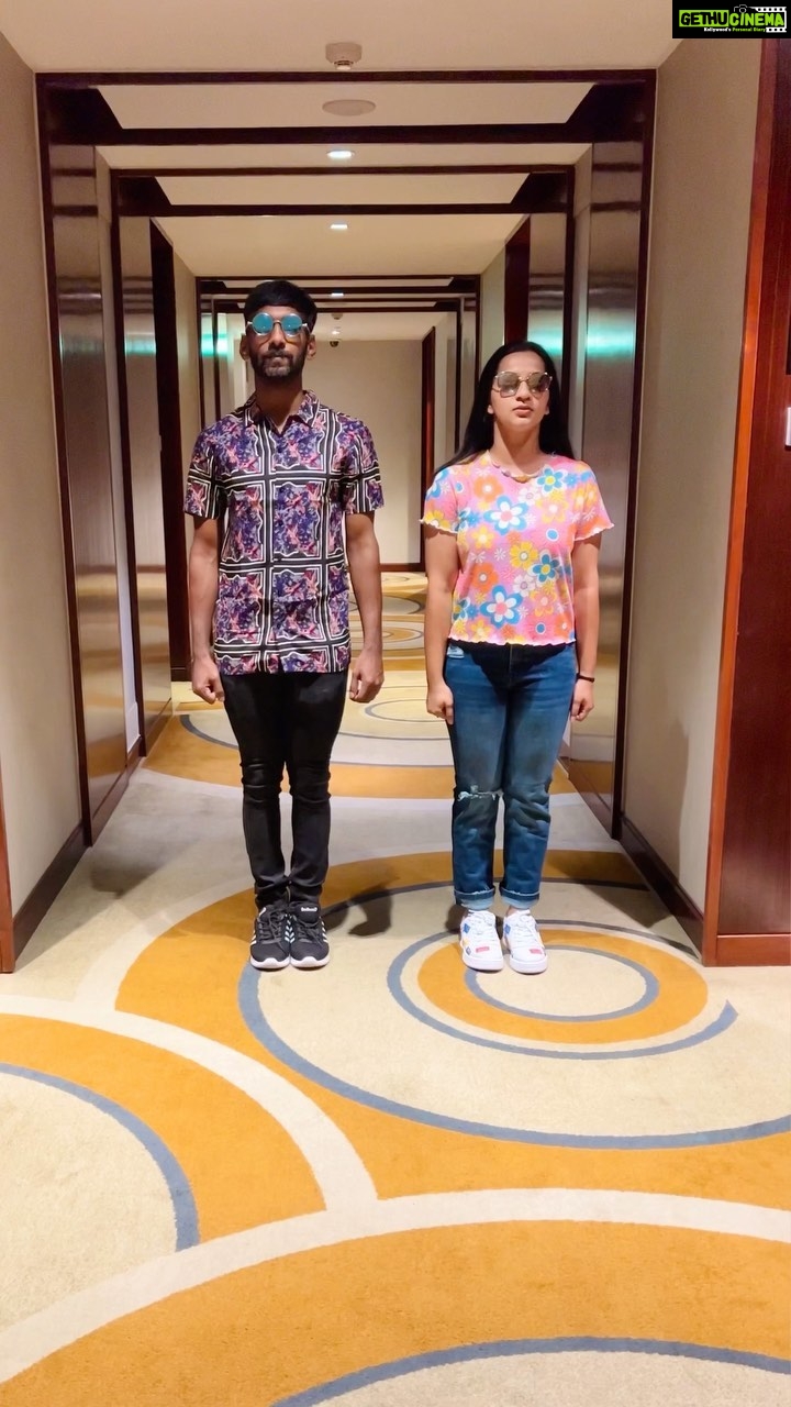 Malavika Krishnadas Instagram - The cctv cameras will reveal a different giggle story🤣🕶 . Reel Partner : @allen_d10 ❤️😂 . Camera Menon : അമ്മ ♥️🤭