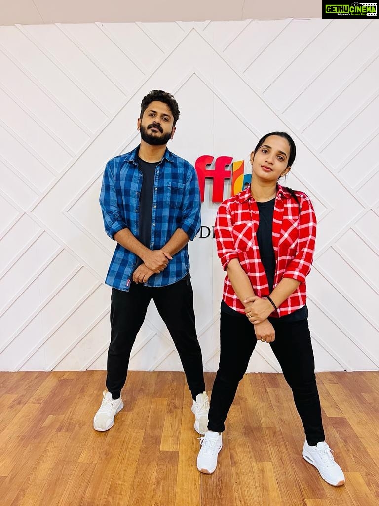 Malavika Krishnadas Instagram - Maari 🔥❤️ Ft - @malavika_krishnadass Location - @shuffle_studio Video credits - @govindg_menon #tamil #tamilsongs #dancerlife #reelsinstagram #tamildance #anirudh #dhanush #songs #actor #