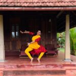 Malavika Krishnadas Instagram – After a long tym ❤️ #mystrength #mylove #myfav 
#semiclassical 

Location Courtesy: @kondai_lip_resort 

VC: @poojamurali31 🤗

Inspired by ✨@divyavijayachandran

.
#instaclassical #classicaldance #semiclassical #instareels #reelsinstagram #raanjhanaa