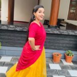 Malavika Krishnadas Instagram – Mannarkudi Kalakalakka 🌚✨
.

#tamildance #dancereels #nostalgia