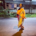 Malavika Krishnadas Instagram - Behind the scenes of Trending #1 ❤️❤️❤️ 🤣🤣🏃‍♀️🐶🐶 . Swipe Left 🫠 @nikhil_m60 😂😂 #trendingreels #trending1 #trendingtoday #parakkaparakka #dhanush #nithyamenon #thiruchitrambalam #tamil