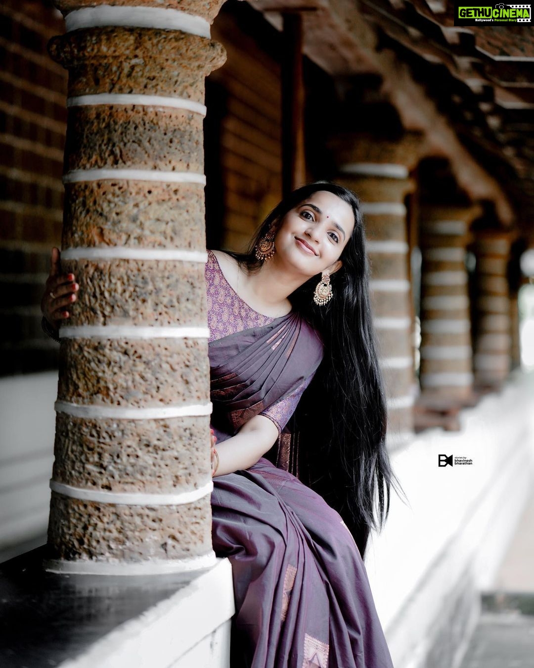 Malavika Krishnadas Instagram - Elegance Series ✨ . . PC : @bhavinesh_bharathan . #saree #sareelove #sareefashion #sareedraping #sareeindia #traditional #traditionalwear #ethnicwear #ethnic #jwellery