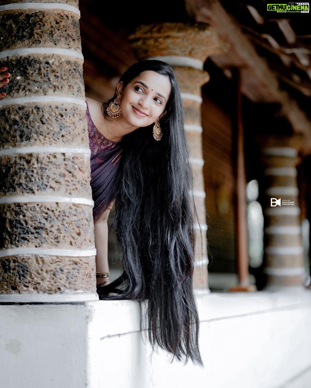 Malavika Krishnadas Instagram - Elegance Series ✨ . . PC : @bhavinesh_bharathan . #saree #sareelove #sareefashion #sareedraping #sareeindia #traditional #traditionalwear #ethnicwear #ethnic #jwellery