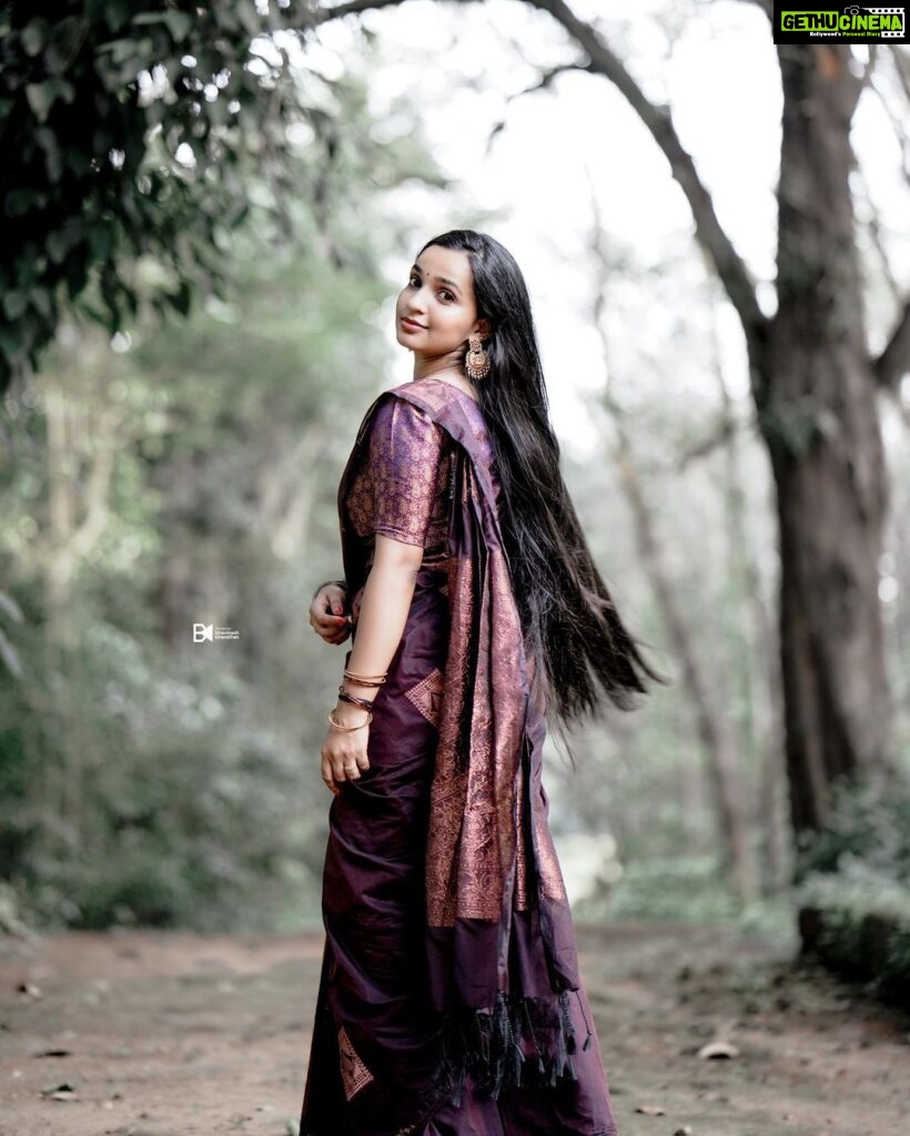 Malavika Krishnadas Instagram - Elegance Series ✨🙈 . . PC: @bhavinesh_bharathan ✨