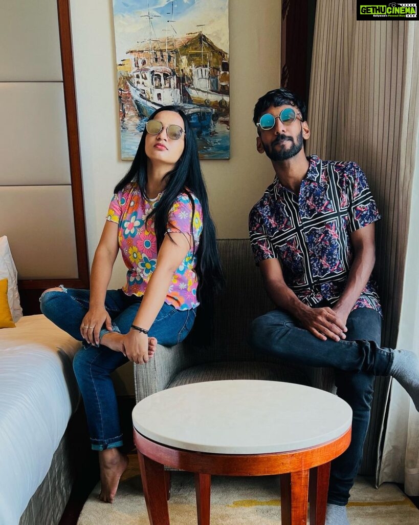 Malavika Krishnadas Instagram - Chin up Bud🕸🫵 Dont swipe for our alter egos😂❤️ Outfit courtesy : @pepejeansindia @splashfashions @lifestylestores @guess Pc: Auntyji for suffering our double torture😂🥹 💗 #ootd Crowne Plaza Kochi