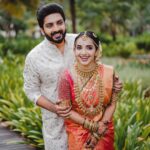 Malavika Krishnadas Instagram - ♾❤️ . PC : @lightsoncreations ✨ MUA : @__ektha_bridesofficial Groom : @makeupbyshibaz Styling : @sabarinathk_ Event Deccor Design : @red_dot_events Events Deccor: @divaldi_wedding_planners Mehendi : @brownhue_mehendi Saree : By my Lakshmi Ammama♥️