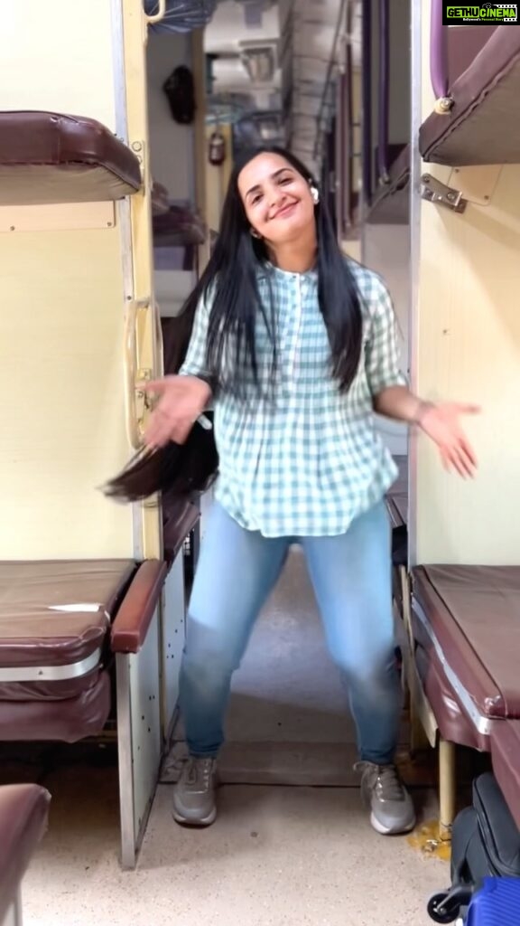 Malavika Krishnadas Instagram - Realised that it was easier to sit and vibe after that hit😂. #waittilltheend 🤣🥲 To the biggest party anthem of the year #halmithihabibo #arabickuthu Inspo from @hegdepooja that you can literally do this step anywhere #danceanywhere #danceintrain #danceinpublic @sivakarthikeyan @anirudhofficial @sunpictures