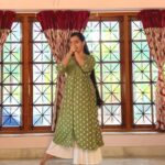Malavika Krishnadas Instagram – Dholida 

Finally did a trend on time😂💃.

Super excited to follow this challenge majestically set by @aliaabhatt 
Cant wait to watch Gangubhai  on the big screen.
#dholida all the wayy💯🥳.

@iamkrutimahesh @bhansaliproductions 
@saregama_official 
@ajaydevgn @jahnvishrimankar @penmovies @kumaarofficial @shantanu.maheshwari 

#dholida #gangubai #hindisongs #trending #trendingreels #gangubaikathiawadi #aliabhatt