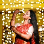 Malavika Krishnadas Instagram - 🌚✨ . Mehendi : @brownhue_mehendi Outfit : @byhand.in Styling : @sabarinathk_ PC: @bhavinesh_bharathan Nails : @ftv_salon_thrissur