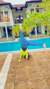 Malavika Krishnadas Instagram - I laaik to move it, move it...🎶 Who else like to move it?? MOVE IT!!!!!😂💃🕺 Wait till the end 🤸🏻‍♀️🤸🏻‍♀️🤸🏻‍♀️🤸🏻‍♀️🤸🏻‍♀️ VC: @thejusjyothi . #iliketomoveitmoveit #physicallyfit #madagascar #trending