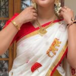 Malavika Krishnadas Instagram - Jumping into Onam got me like 🤪🥳 🌸 . . Link in bio . Beautiful Dhavani by @kuthampullynaithukada . #onam #happyonam #onamreels #onam2021 #malayali #trendingreels #dhavani