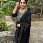 Malavika Krishnadas Instagram – Oru Malayali Kutty 🙈✨😬
.
PC : അമ്മ ❤️