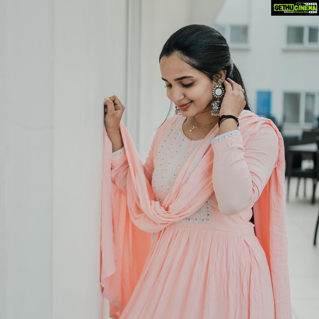 Malavika Krishnadas Instagram - Perfect Okay 🍭✨ . PC : @portraits_by_shone