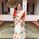 Malavika Krishnadas Instagram - ഏവർക്കും തിരുവോണാശംസകൾ 🌸♥️ . ThankYou @kuthampullynaithukada for this beautiful Dhavani♥️ . #onam #thiruvonam #onam2021 Ottapalam