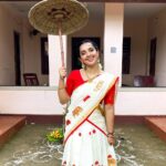 Malavika Krishnadas Instagram - ഏവർക്കും തിരുവോണാശംസകൾ 🌸♥️ . ThankYou @kuthampullynaithukada for this beautiful Dhavani♥️ . #onam #thiruvonam #onam2021 Ottapalam