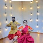 Malavika Krishnadas Instagram - Behind the scenes.. Thought of sharing it as a reel 🌚🙈 . Space : @kshetradanceschool #indianclassicaldance #classicaldance #bharathanatyam #kuchipudi #artistsoninstagram #kerala #dancers #classicaldancer