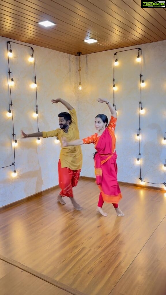 Malavika Krishnadas Instagram - Mere Dholna ✨ Watch till the end 😇 VC: @thejusjyothi Space : @kshetradanceschool @arijitsingh @tabutiful @kiaraaliaadvani @kartikaaryan @tseries.official @tseriesfilms #meredholna #classicaldance #bharathanatyamjathi #indianclassicaldance #jathis #indian #dance #bhoolbhulaiyaa2
