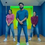 Malavika Krishnadas Instagram – Jimikki ponnu in shuffle style ❤️🕺
TAG US AND RECREATE THIS CHOREO… 
Use #shufflejimikki 😎

Choreo : @shyam_doc 
Dancers : @shyam_doc @malavika_krishnadass @annaprasadofficial 
Space : @shuffle_studio 
Vc : @vishnu._.mj 

#shyamdocchoreo #shuffle #jimikkiponnu #doctor #dancer #trendingreels #tamil #varisu #instareels