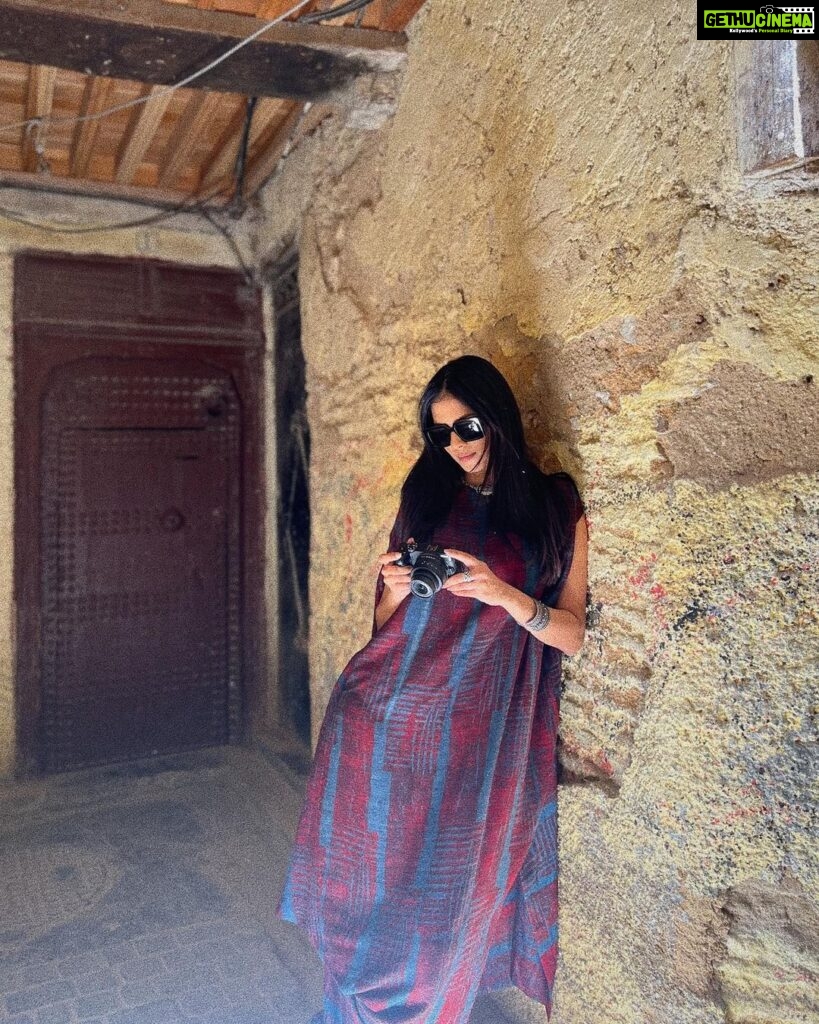 Malavika Mohanan Instagram - Such a labyrinth of colours and textures ♥️ Hello Morocco 🇲🇦 P.S Isn’t this outfit absolutely gorgeous? The fact that it’s designed by one my dearest friends @padmaja_studio makes it so much more special ♥️ Fès, Morocco