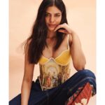 Malavika Mohanan Instagram - Hey 💛☀️ 📸 @manasisawant Makeup @eshwarlog Hair @arvindkumar_hair Styled by @artcantbebothered Pants @twopointtwostudio Top @that.antiquepiece Earrings @isharya PR @theitembomb