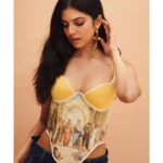 Malavika Mohanan Instagram - Hey 💛☀️ 📸 @manasisawant Makeup @eshwarlog Hair @arvindkumar_hair Styled by @artcantbebothered Pants @twopointtwostudio Top @that.antiquepiece Earrings @isharya PR @theitembomb