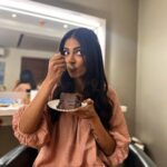 Malavika Mohanan Instagram - My co-actor is trying to fatten me up 🐥 or maybe he just read my bio? But either way-so much cakeeee 🤤🤤💕 Hyderabad