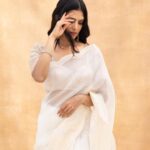 Malavika Mohanan Instagram – And my endless love for white continues..🤍

@toraniofficial 
@stacey.cardoz 
@kiransaphotography