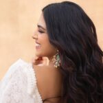 Malavika Mohanan Instagram – And my endless love for white continues..🤍

@toraniofficial 
@stacey.cardoz 
@kiransaphotography