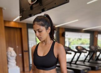 Malavika Mohanan Instagram - Always either working or working out 🐼 #hustlehustle #theonlyhangingoutidothesedays