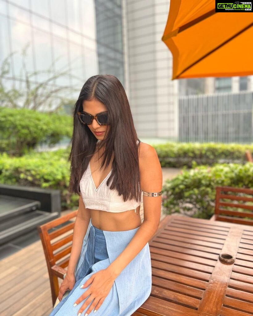 Malavika Mohanan Instagram - An off day after what feels like 653576 weeks 🦄🍸🍟
