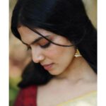 Malavika Mohanan Instagram – Happy Vishu everyone ✨♥️

It’s that one day in the year where I get to wear a traditional ‘kasavu’ saree without it feeling out of context, and maybe because I hardly get to do it is why I sway in the direction of always donning a classic one and nothing too sartorially adventurous. I wear it with jewelry strictly borrowed from mom’s closet because she has the most beautiful gold jhumkis & traditional temple jewelry, and ours seems to be the generation that has a general disdain for accumulation of gold jewelry(or is it just me?) Anyway, I digress. So coming back to Vishu and all things malayali, here are some pictures of me in a lovely palace estate in Kerala with the most beautiful corridors & the most stunning old trees which feeds right into my nostalgia trip of my malayali roots & strangely makes me feel at home even though it’s the first time I’ve visited this place. 
Ok. Time for some payasam now. So talk to you’ll soon and hope you had your fill of ‘sadhya’ today too ☺️♥️

P.S photos by the amazing @sbk_shuhaib & everything everywhere in life is pretty much courtesy @theitembomb
