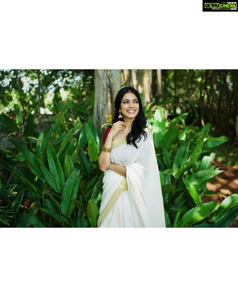 Malavika Mohanan Instagram - Happy Vishu everyone ✨♥️ It’s that one day in the year where I get to wear a traditional ‘kasavu’ saree without it feeling out of context, and maybe because I hardly get to do it is why I sway in the direction of always donning a classic one and nothing too sartorially adventurous. I wear it with jewelry strictly borrowed from mom’s closet because she has the most beautiful gold jhumkis & traditional temple jewelry, and ours seems to be the generation that has a general disdain for accumulation of gold jewelry(or is it just me?) Anyway, I digress. So coming back to Vishu and all things malayali, here are some pictures of me in a lovely palace estate in Kerala with the most beautiful corridors & the most stunning old trees which feeds right into my nostalgia trip of my malayali roots & strangely makes me feel at home even though it’s the first time I’ve visited this place. Ok. Time for some payasam now. So talk to you’ll soon and hope you had your fill of ‘sadhya’ today too ☺️♥️ P.S photos by the amazing @sbk_shuhaib & everything everywhere in life is pretty much courtesy @theitembomb