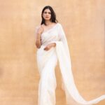 Malavika Mohanan Instagram – And my endless love for white continues..🤍

@toraniofficial 
@stacey.cardoz 
@kiransaphotography