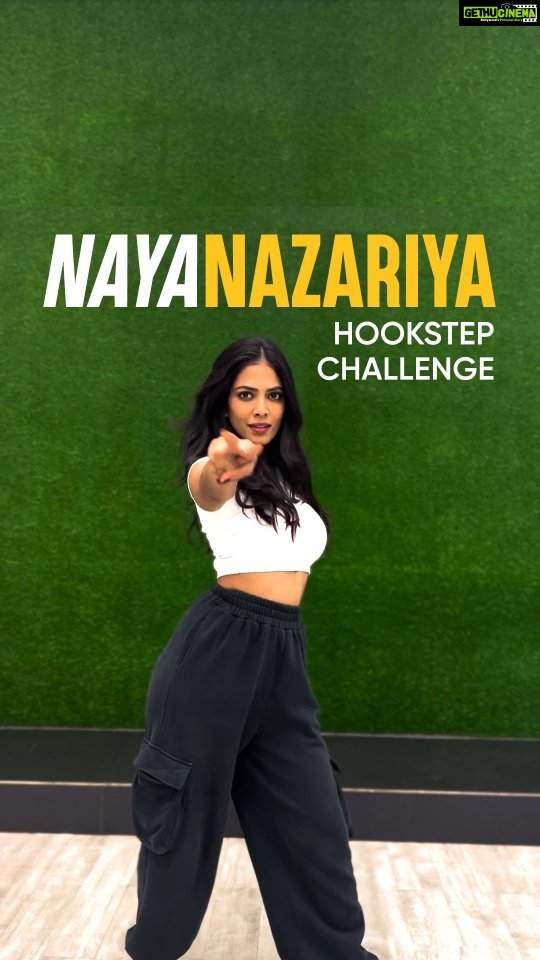 Malavika Mohanan Instagram - Let's groove to the Nayi Dhun! Make reels using #NayaNazariya and show us your new vision. Use #realmeMusicStudio and stand a chance to get featured on @realmeindia's handle! @warnermusicindia