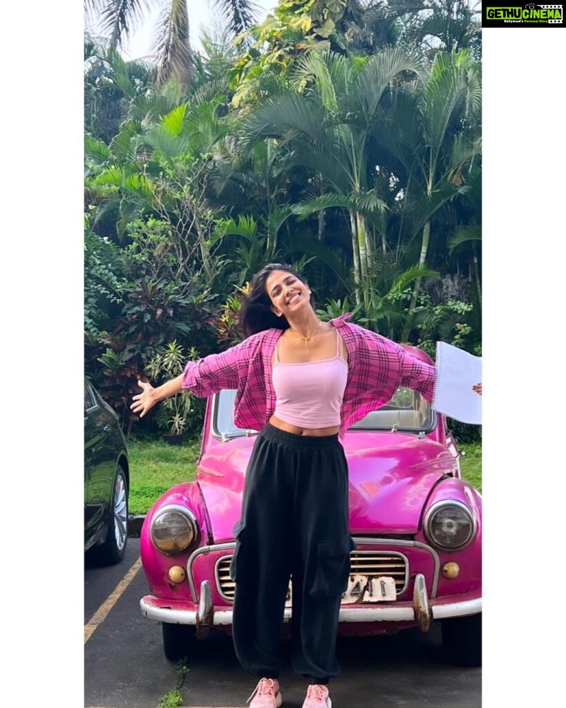 Malavika Mohanan Instagram - Felt pink might delete later 🐷💕