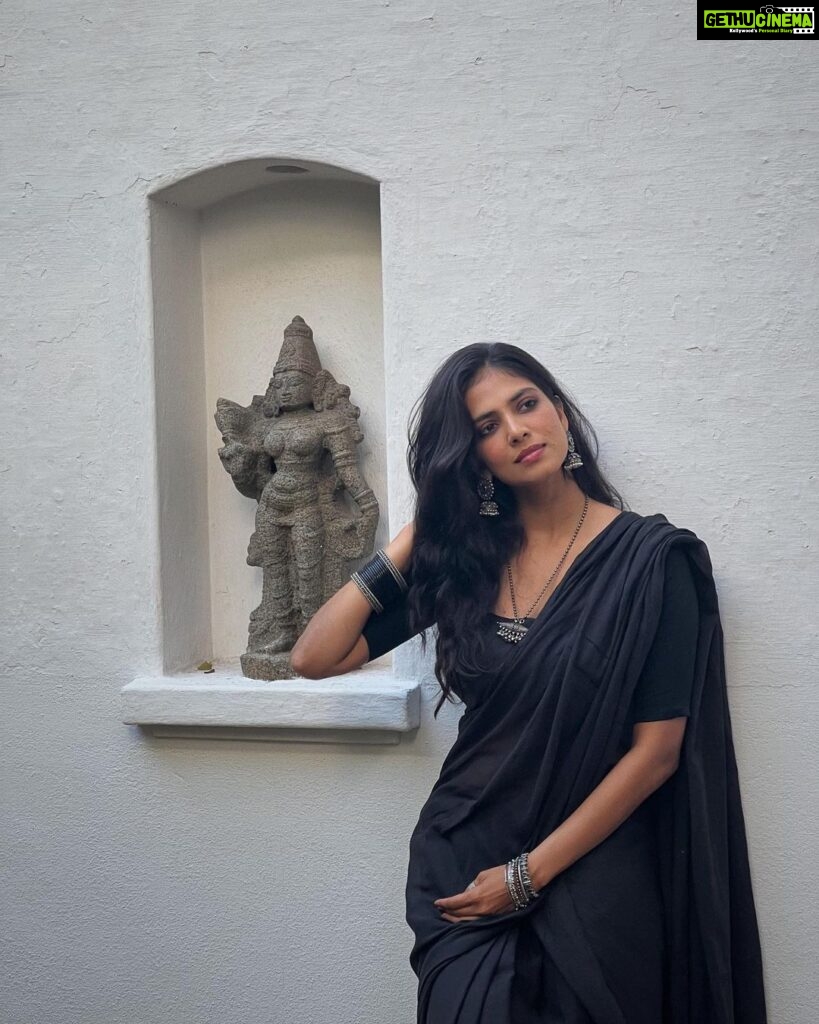 Malavika Mohanan Instagram - Going through a black sari phase 🥷 Swipe to the last picture to see me at my elegant best 🐰