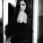 Malavika Mohanan Instagram - Nothing like 🖤&🤍 no? @manishmalhotraworld @manishmalhotra05 @chandiniw @frontrowgypsy @mahesh_notandass @makeupbyanighajain @hairbyradhika @theitembomb