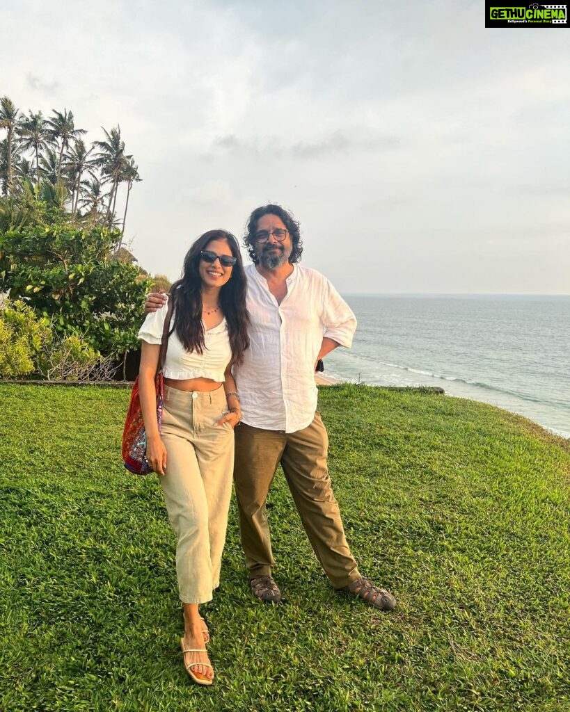 Malavika Mohanan Instagram - When I got a day off after 30 days of continuous shoot and also saw my parents after 30 days of being away from home 👨‍👩‍👧 We went to a cliffside at Varkala, had a mini picnic, saw the beautiful sea and a gorgeous sunset and came back home 🥰 (hotel is home at the moment 🤷🏻‍♀️ ) Oh, and also twinned with senior Mohanan 🐰🐰 @adityamohanan you were missed. Only a little though 💩