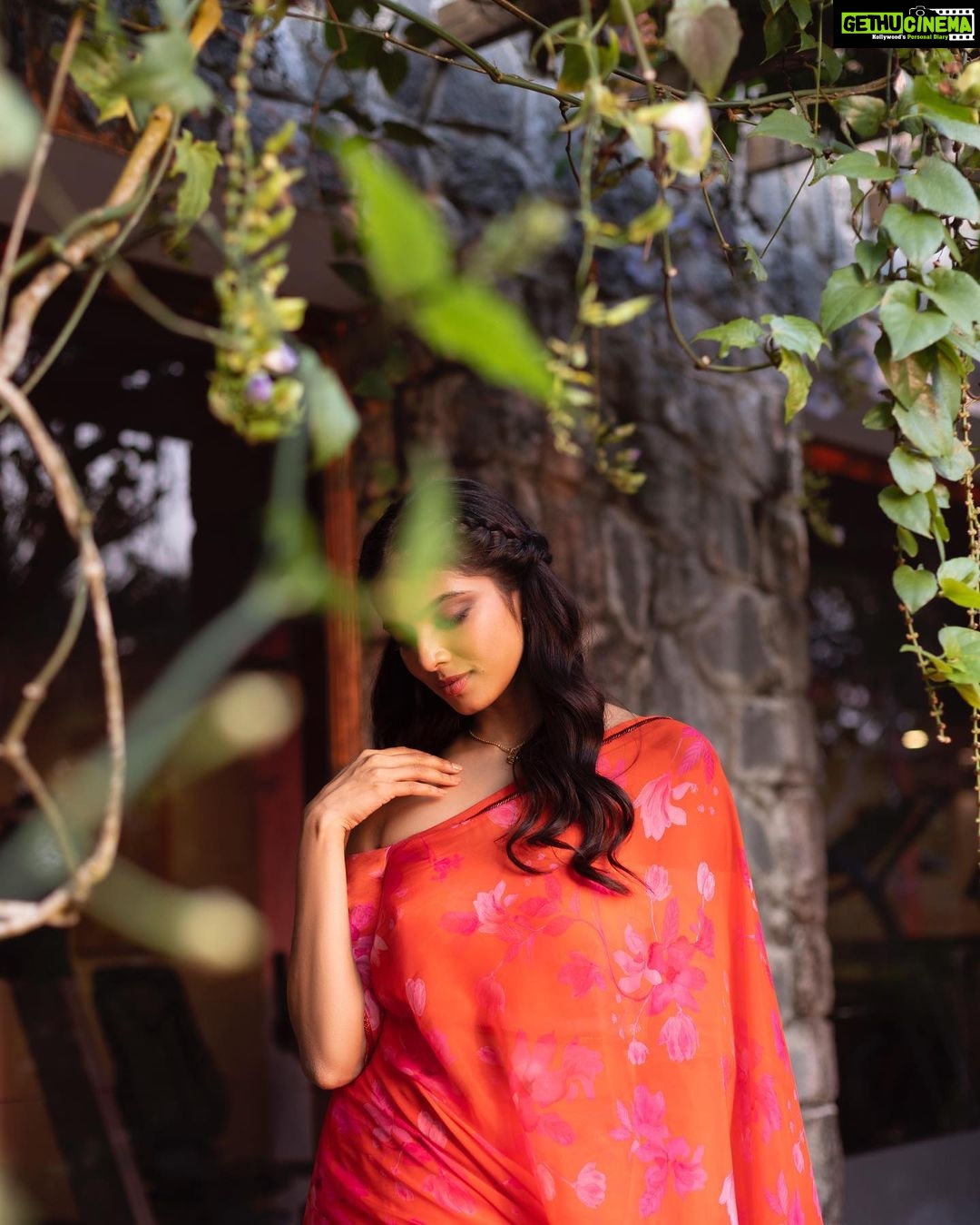 Malavika Mohanan Instagram - Happy Valentine’s Day to you all from Christy ♥️🥰