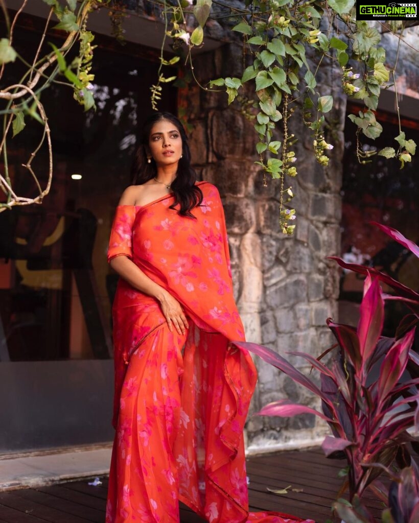 Malavika Mohanan Instagram - Happy Valentine’s Day to you all from Christy ♥️🥰