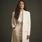 Malavika Mohanan Instagram – Yesterday in Whites & Gold for a @pantene_india event 🤍 ✨

📸 @sheldon.santos 
Styled by @spacemuffin27 
Hair @bbhiral 
Makeup @makeupbyanighajain 
Earrings @tanzire.co 
Rings @timelessjewelsby_s @sakshijhunjhunwalaofficial 
Heels @louboutinworld