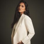 Malavika Mohanan Instagram – Yesterday in Whites & Gold for a @pantene_india event 🤍 ✨

📸 @sheldon.santos 
Styled by @spacemuffin27 
Hair @bbhiral 
Makeup @makeupbyanighajain 
Earrings @tanzire.co 
Rings @timelessjewelsby_s @sakshijhunjhunwalaofficial 
Heels @louboutinworld
